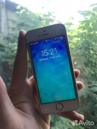 Телефон iPhone SE 2016