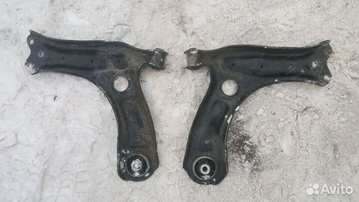 Рычаг передний левый правый Skoda Fabia 2 Фабия 2