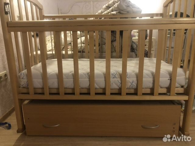 Детская кровать с маятником и ящиком