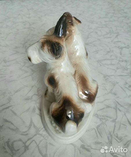 Фарфоровая статуэтка собак 