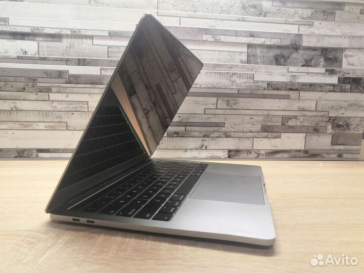 Apple MacBook Pro 2017 16/256