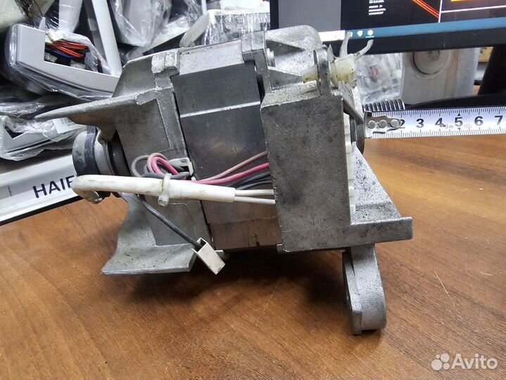 Двигатель indesit W10525484