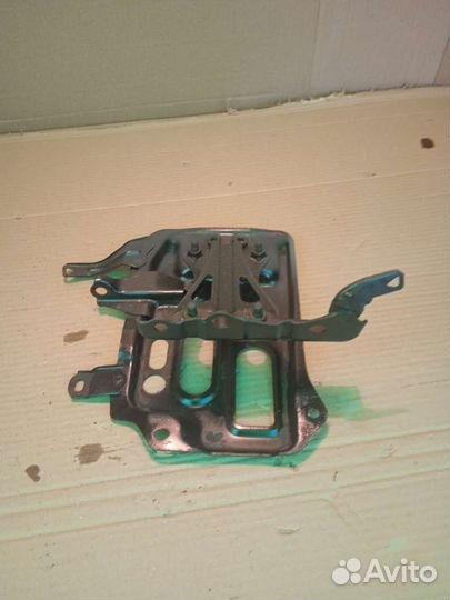 Площадка под аккумулятор Тойота Королла 150