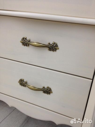 Тумба прикроватная из массива