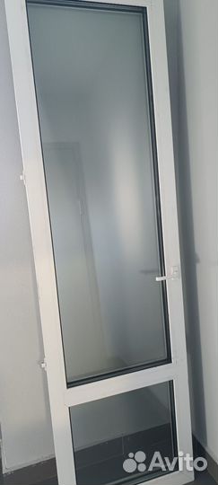 Дверь пластиковая в сборе