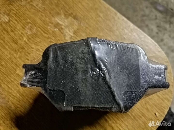 Колодки тормозные передние на Toyota