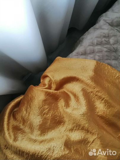 Штора золотая широкая