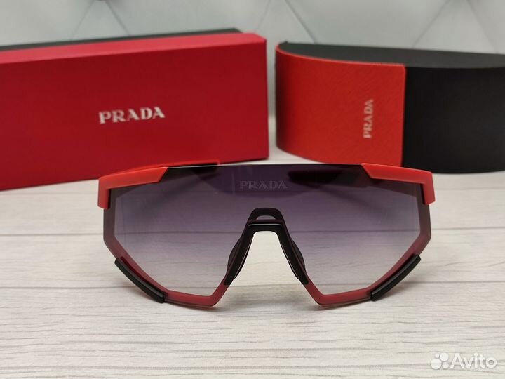 Очки солнцезащитные красные Prada