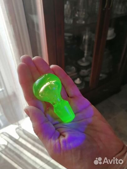 Предметы из уранового стекла