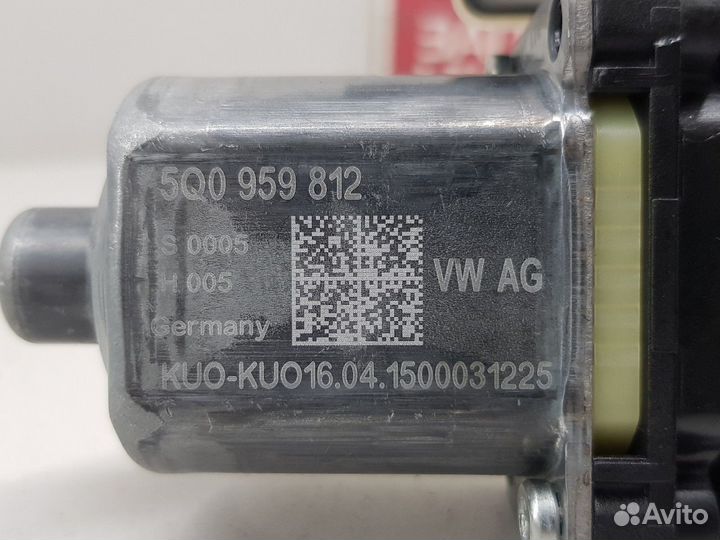 Моторчик стеклоподъемника задний правый