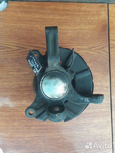 Поворотный кулак левый Toyota Lite Ace S400