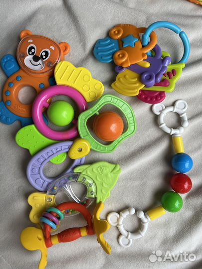 Развивающие игрушки для малыша пакетом