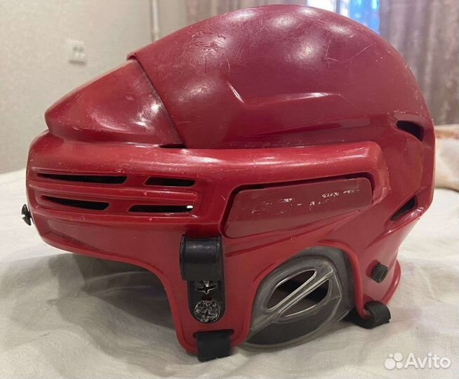 Хоккейный шлем