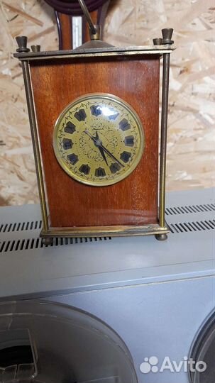 Часы Янтарь