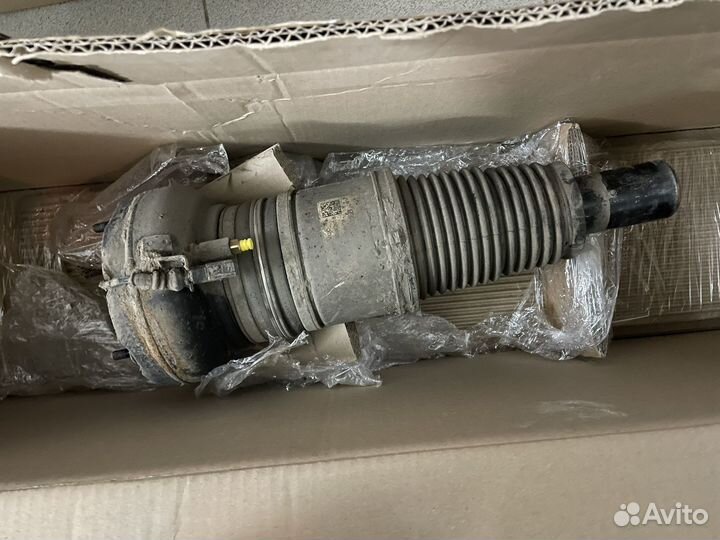 Передняя пневмо-стойка porsche macan