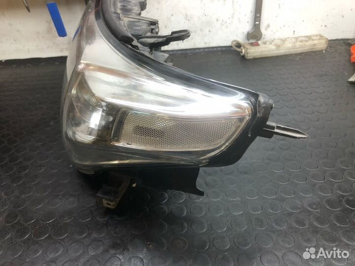 Фара левая Toyota Land Cruiser 200