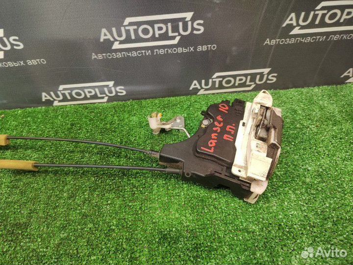 Замок двери передний правый Mitsubishi Lancer X