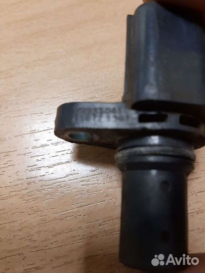 Датчик распредвала коленвала Mitsubishi MR985041