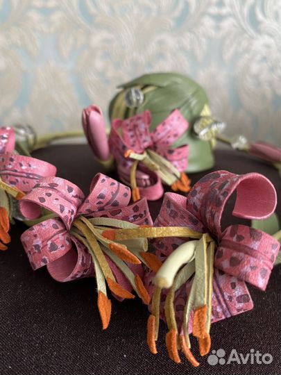 Колье и браслет из нат. кожи с розовыми цветами