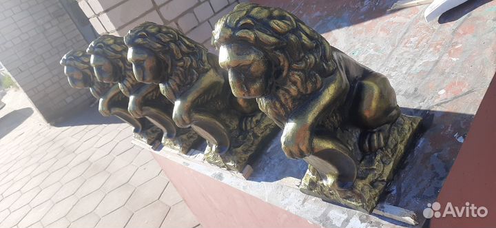 Лев из бетона