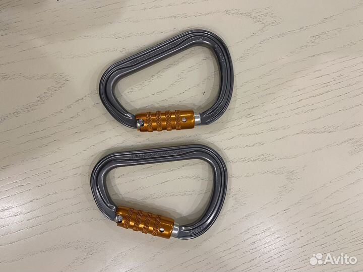 Карабин petzl