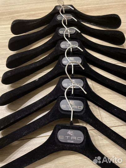 Плечики для одежды. Брендовые, бархатные