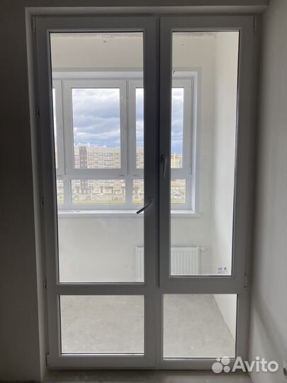 Пластиковая дверь с окном
