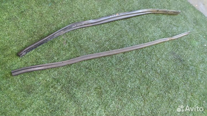 Уплотнение капота Ford Explorer 3 4 2004