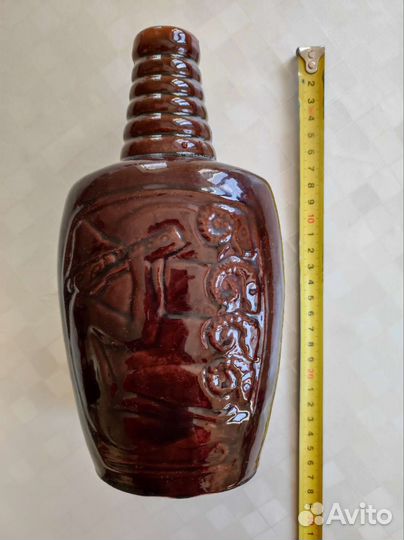 Глиняный графин и стакан