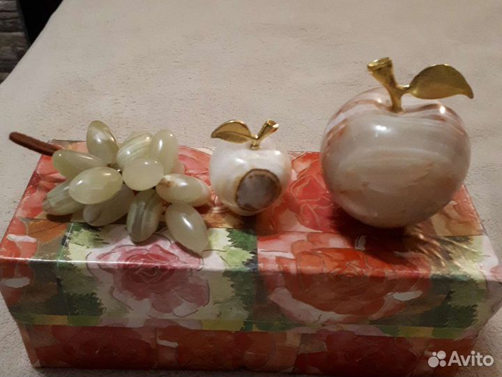 Ваза, фрукты из оникса