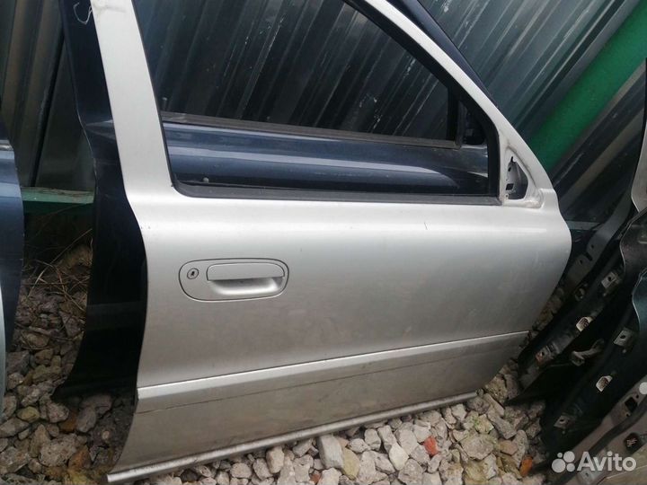 Дверь передняя правая на Volvo S60
