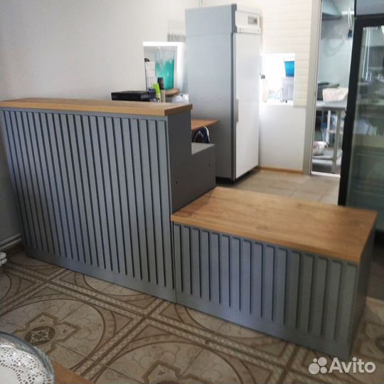 Стойки ресепшн