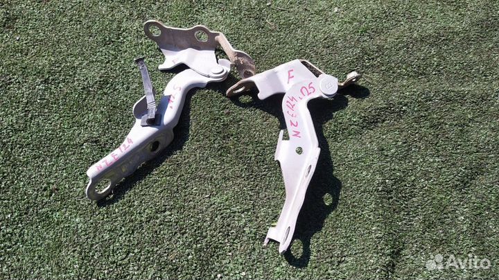 Петли капота пара Toyota Corolla Fielder NZE124