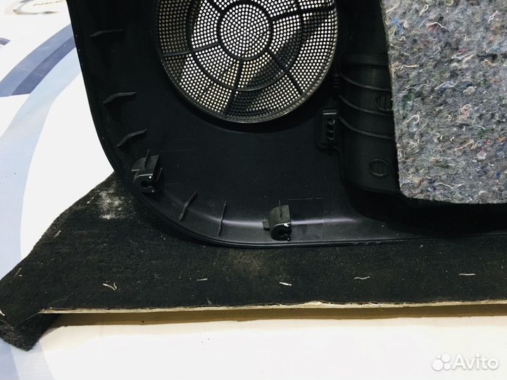 Обшивка передней левой двери Kia Venga