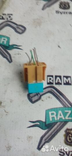 Реле Тойота Приус 20 с разъемом