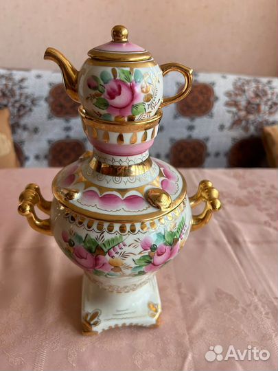 Фарфоровый 