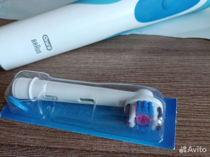 Электронная зубная щетка oral b