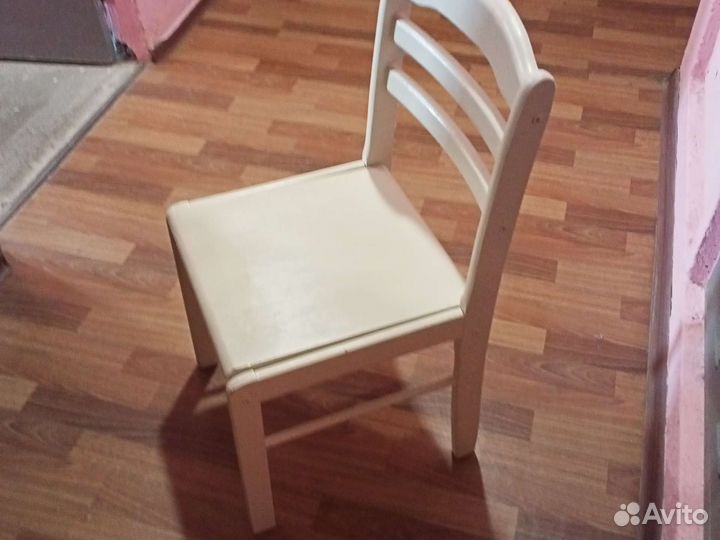 Стул деревянный
