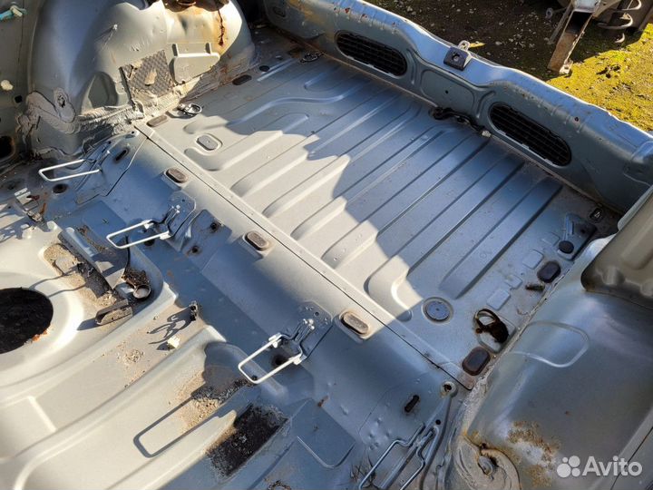 Пол багажника на Renault Sandero 1 2011