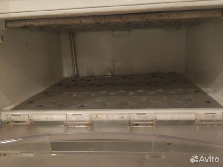 Холодильник встраиваемый