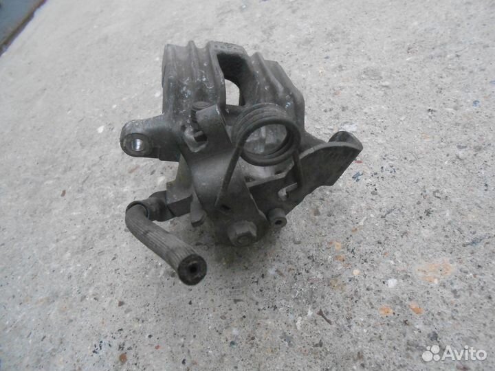 Суппорт задний правый Ауди А4 Б6