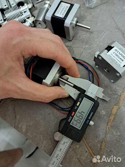 Шаговый двигатель