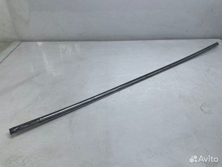 Молдинг на дверь передний правый Volkswagen Passat