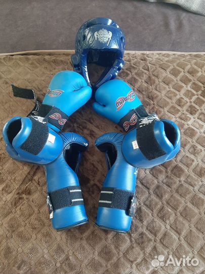 Перчатки, футы