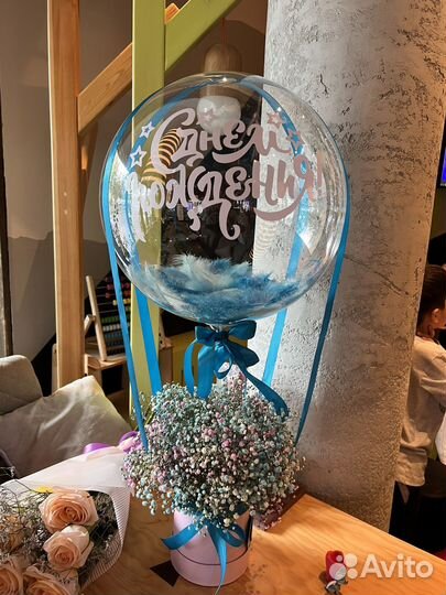 Букет из гипсофилы с шаром баблс