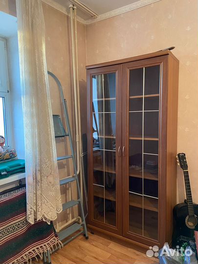 Книжный шкаф