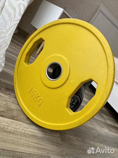 Блин для штанги 15 кг с хватами обрезиненный