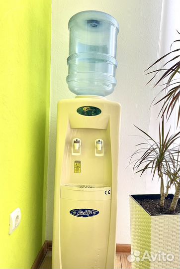 Продам кулер напольный б/у и три бутылки 19л