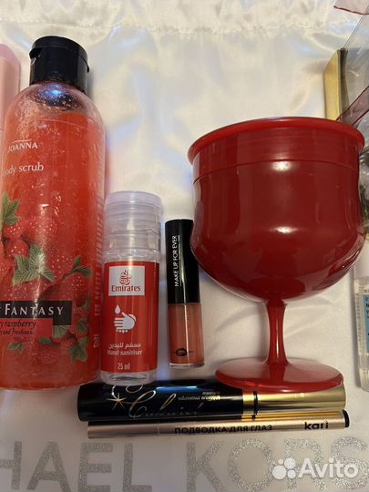 Набор косметики. Косметика пакетом