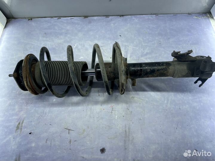 Стойка амортизатора передняя Nissan Wingroad Y11